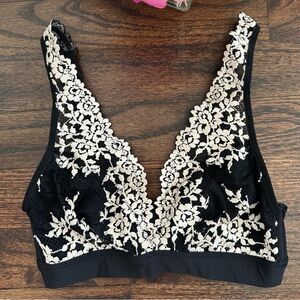 Wacoal Embrace Lace wirefree bra, size 32